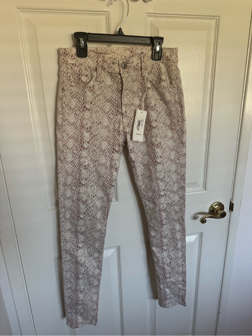 NWT AG Jeans size 26. "The Farrah Skinny Ankle" jean.